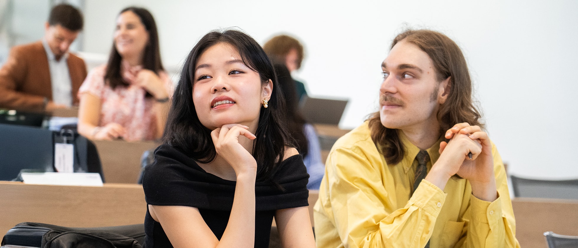 due ragazzi che sorridono