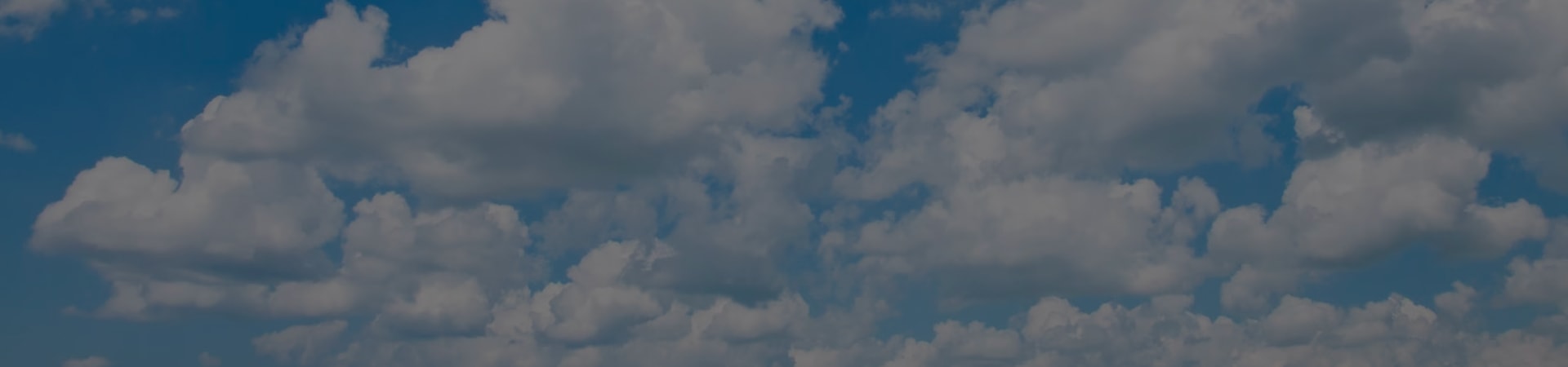 cielo sereno con le nuvole