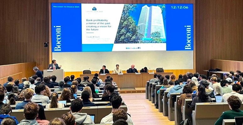 Lecture_on_banks_profitability_774.jpg
